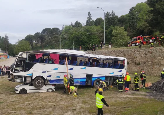 Imagen del autobús siniestrado en el rescate del simulacro celebrado esta mañana en el recinto ferial de Béjar