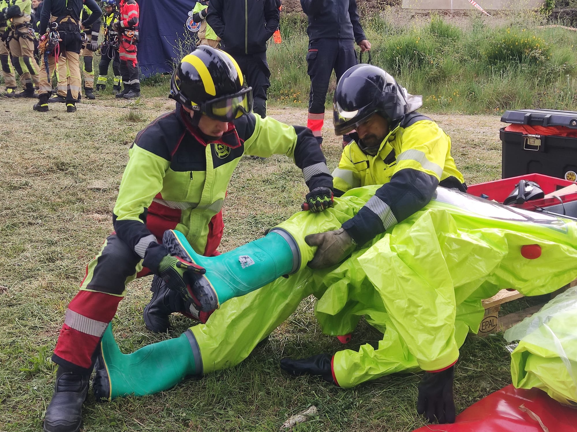 Espectacular simulacro en Béjar: un accidente de autobús, un camión con ovejas y un rescate en el río