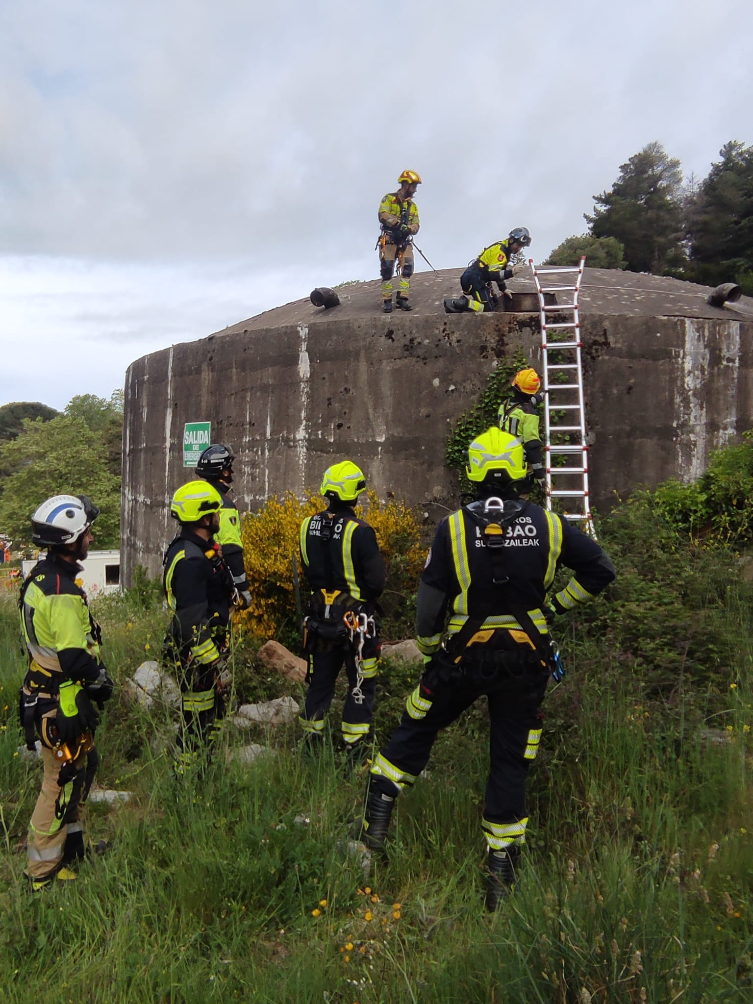 Espectacular simulacro en Béjar: un accidente de autobús, un camión con ovejas y un rescate en el río