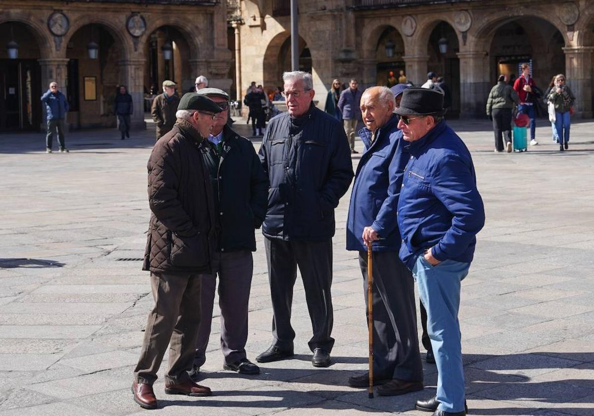 Jubilados en la Plaza Mayor