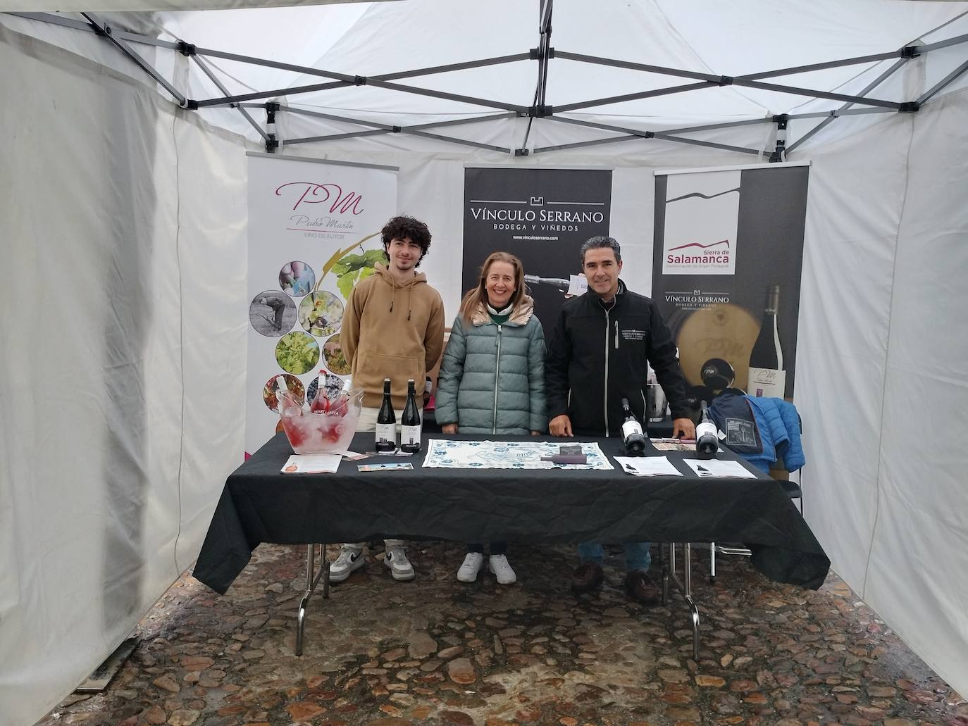 El vino se mueve en San Esteban de la Sierra