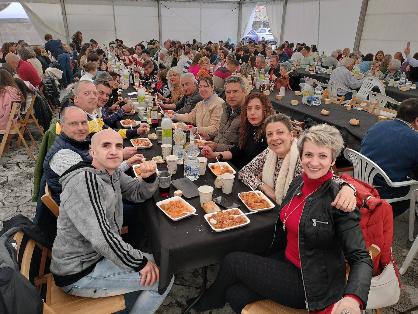 Aldeavieja de Tormes celebra una animada fiesta de la matanza