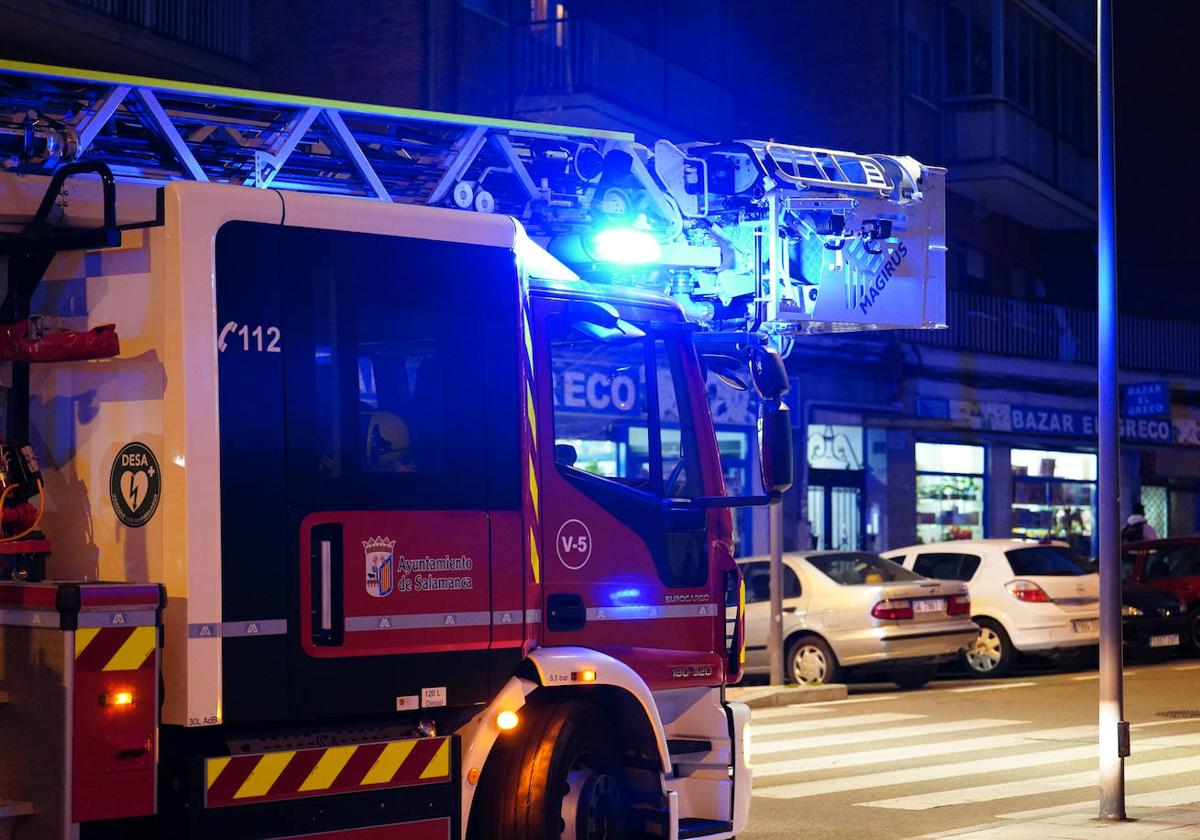 Movilización de los Bomberos por otra moto incendiada en Salamanca