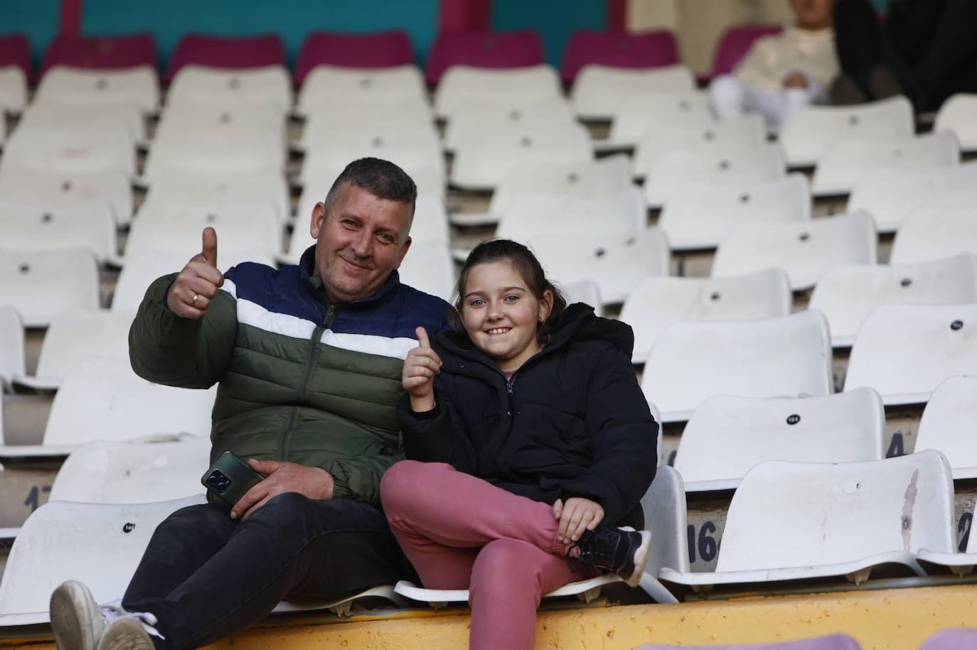 Búscate en la grada del Helmántico en el partido contra el Atlético Astorga