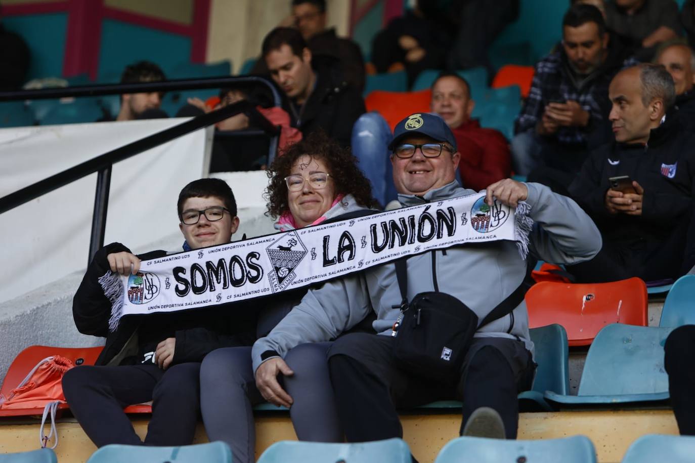 Búscate en la grada del Helmántico en el partido contra el Atlético Astorga