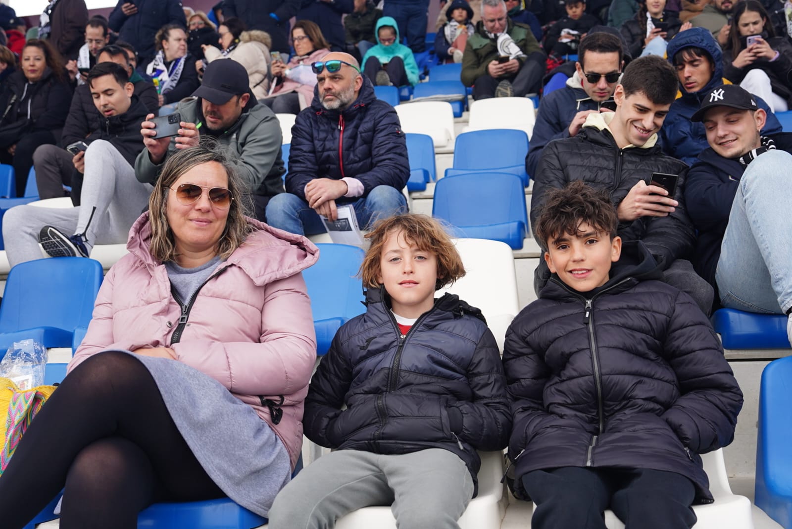 Búscate en la grada del Reina Sofía en el partido contra el Sabadell