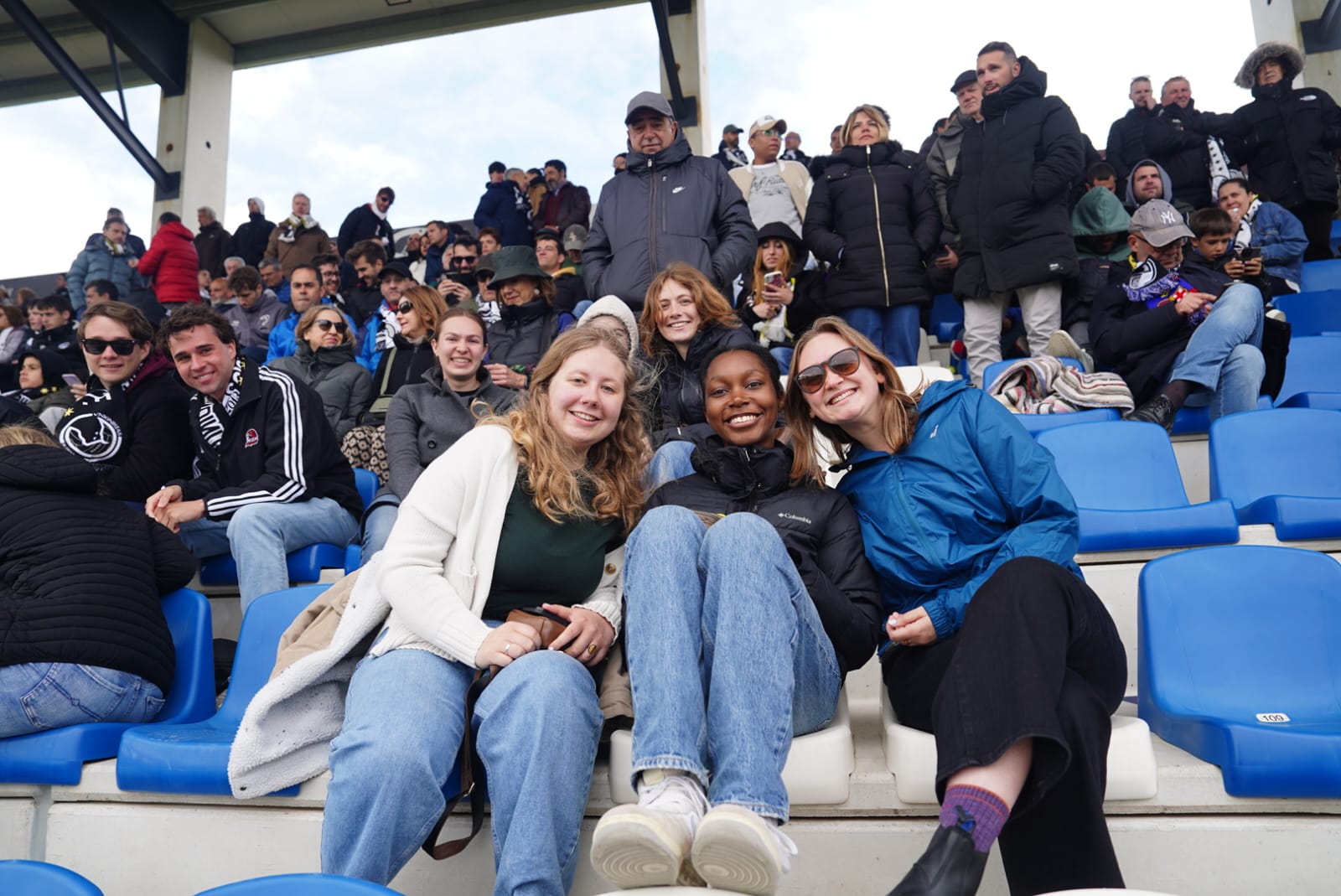 Búscate en la grada del Reina Sofía en el partido contra el Sabadell