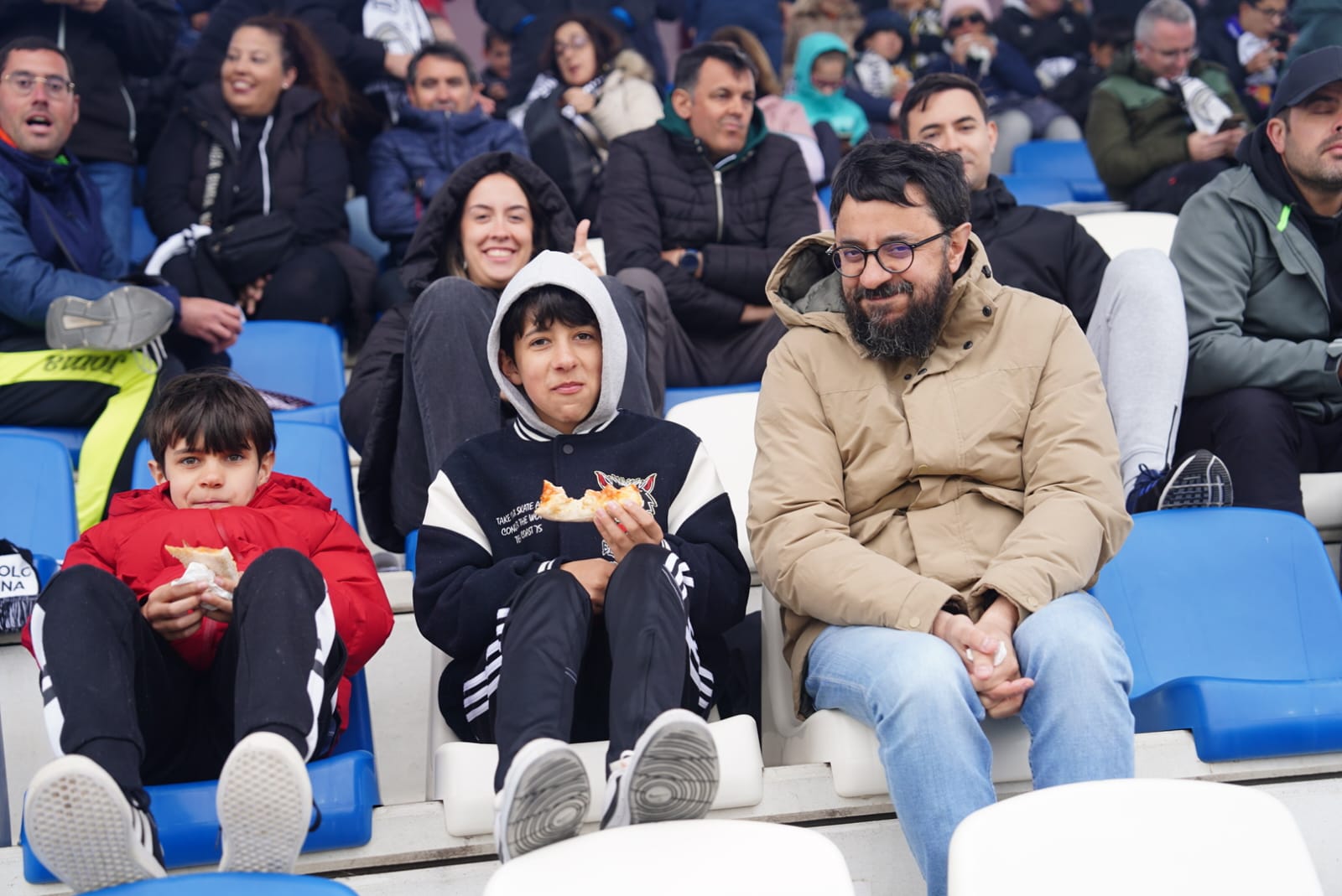 Búscate en la grada del Reina Sofía en el partido contra el Sabadell