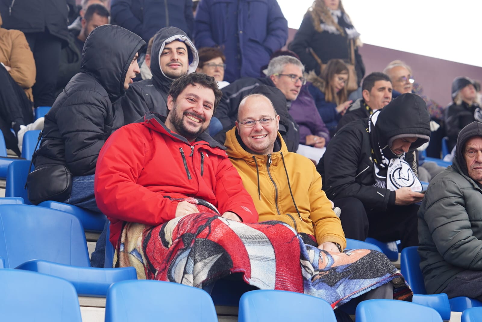 Búscate en la grada del Reina Sofía en el partido contra el Sabadell