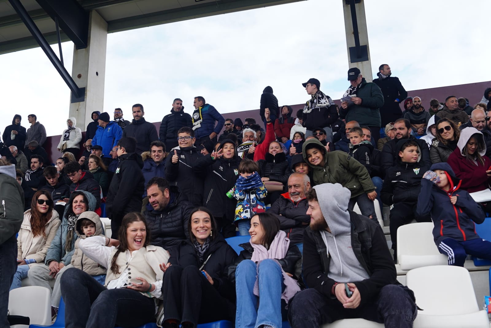 Búscate en la grada del Reina Sofía en el partido contra el Sabadell