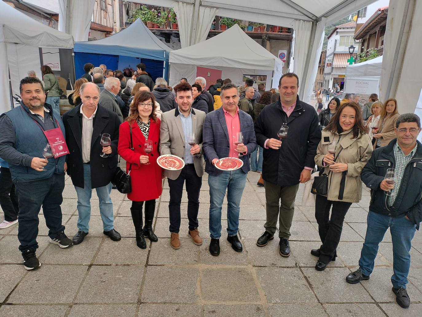 El público responde a la Feria de Enoturismo de San Esteban de la Sierra