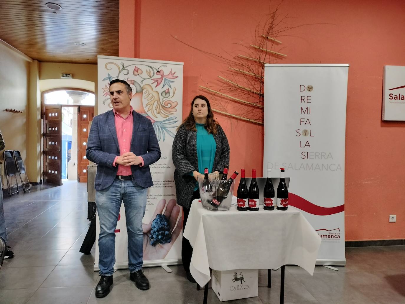 El público responde a la Feria de Enoturismo de San Esteban de la Sierra