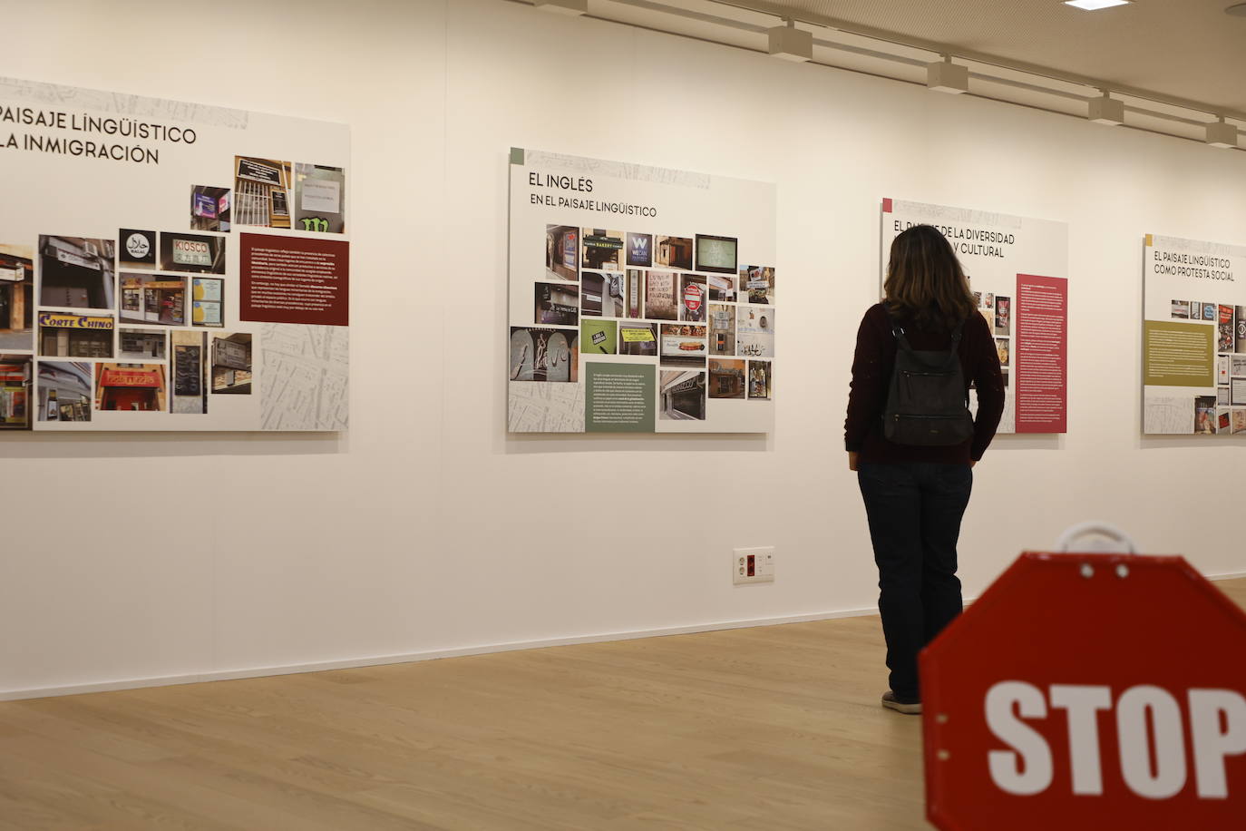 La Universidad inaugura la exposición &#039;el paisaje lingüístico, un paseo en el discurso público&#039;