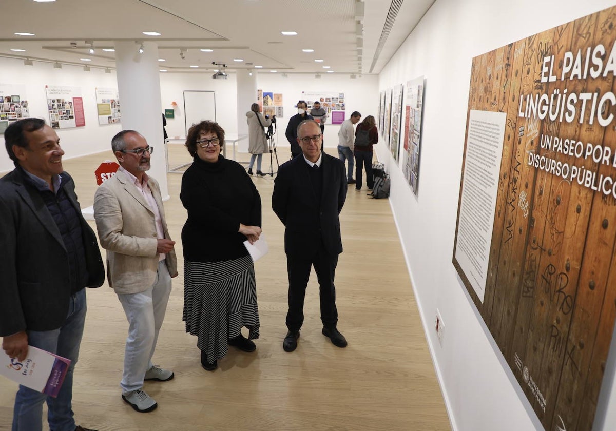 La Universidad inaugura la exposición &#039;el paisaje lingüístico, un paseo en el discurso público&#039;