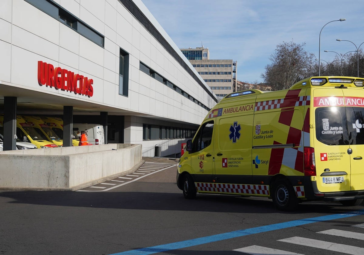 Una ambulancia de Sacyl se trasladó al lugar del accidente.