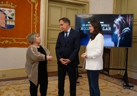 Carmen Guillén, Carlos García Carbayo y Myriam Rodríguez, en la presentación de las actividades organizadas con motivo del Día Internacional Contra el Acoso Escolar.