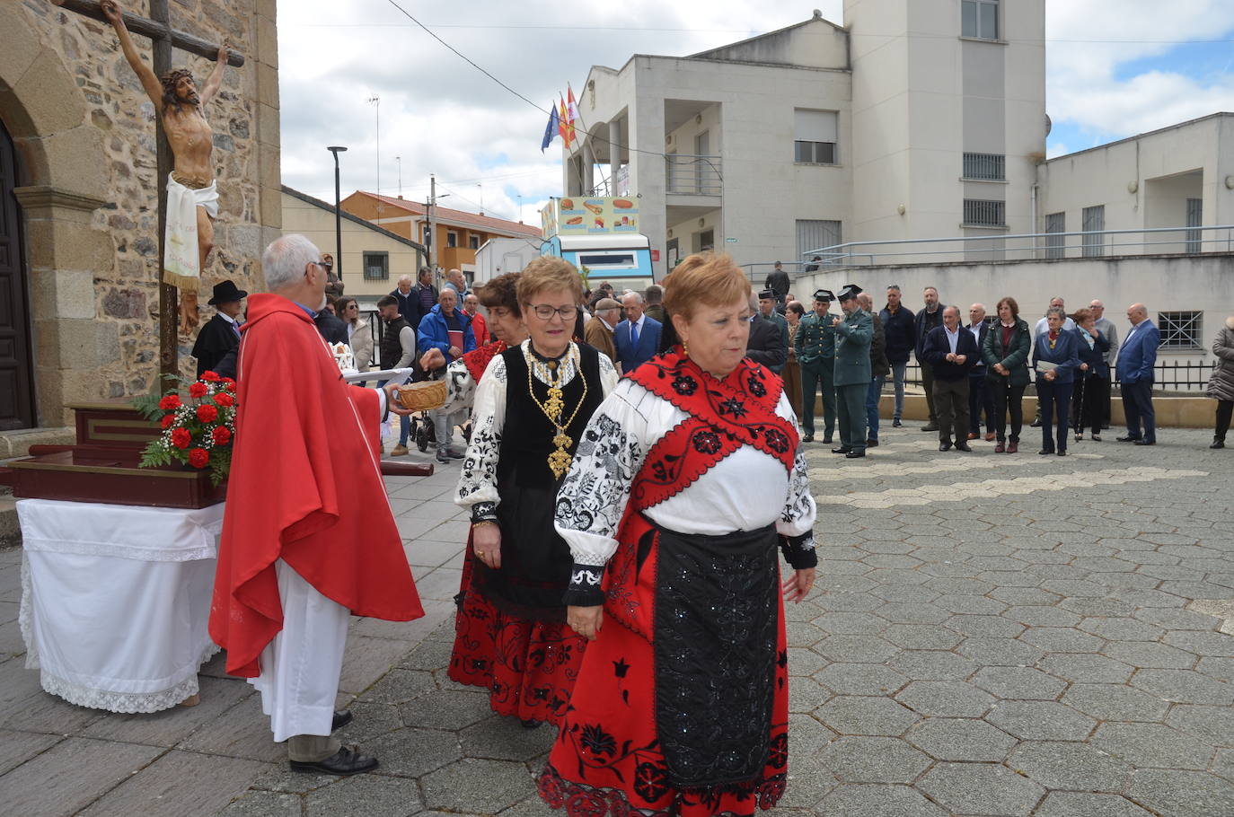 La Santa Cruz embriaga de júbilo Saelices el Chico