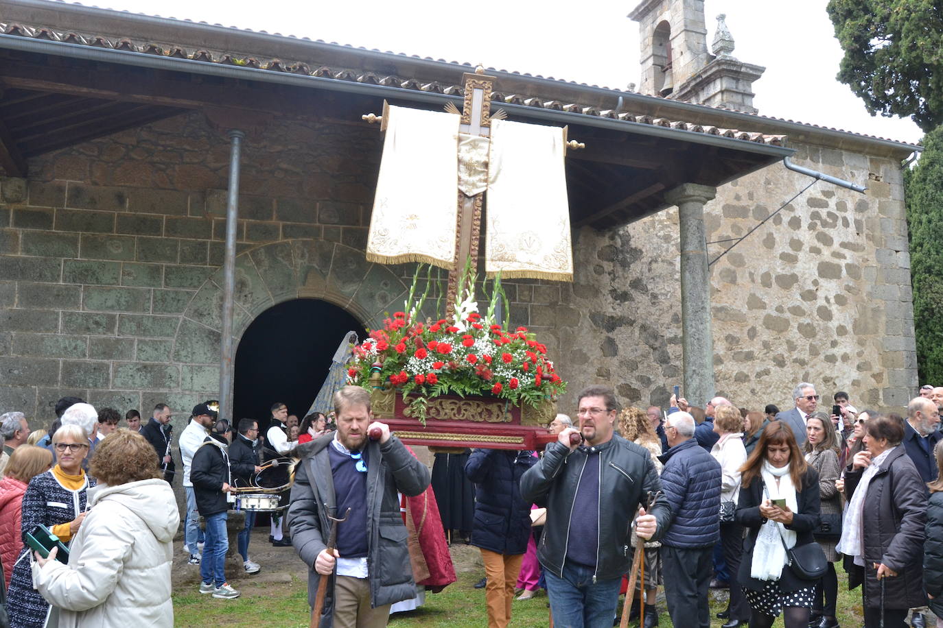 La Moza Santa recorre Sequeros seis siglos después