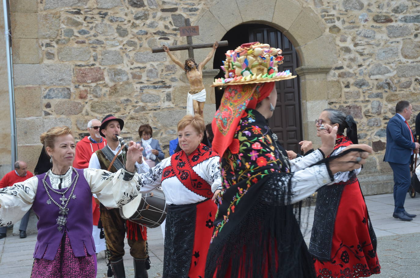 La Santa Cruz embriaga de júbilo Saelices el Chico