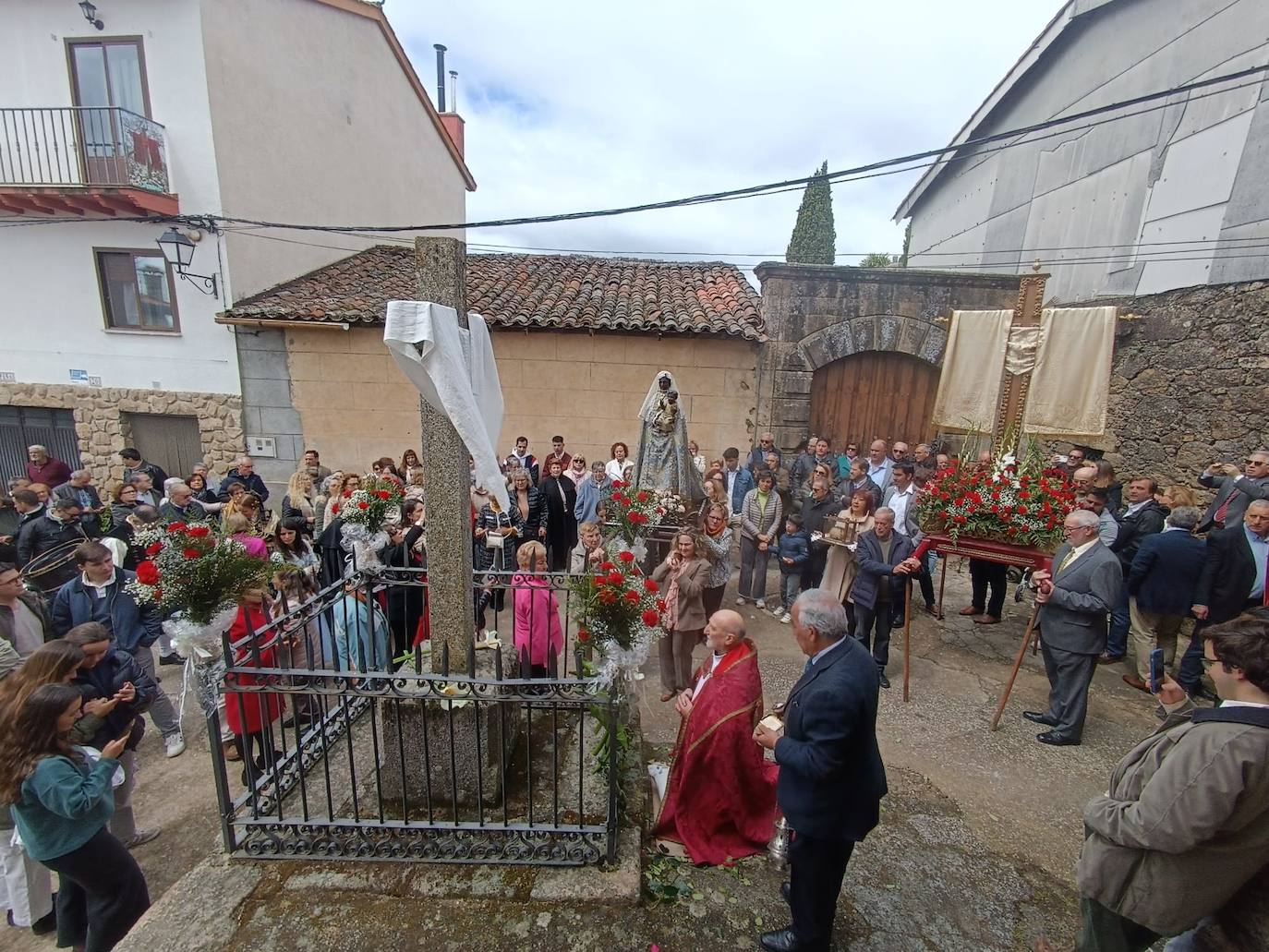 La Moza Santa recorre Sequeros seis siglos después