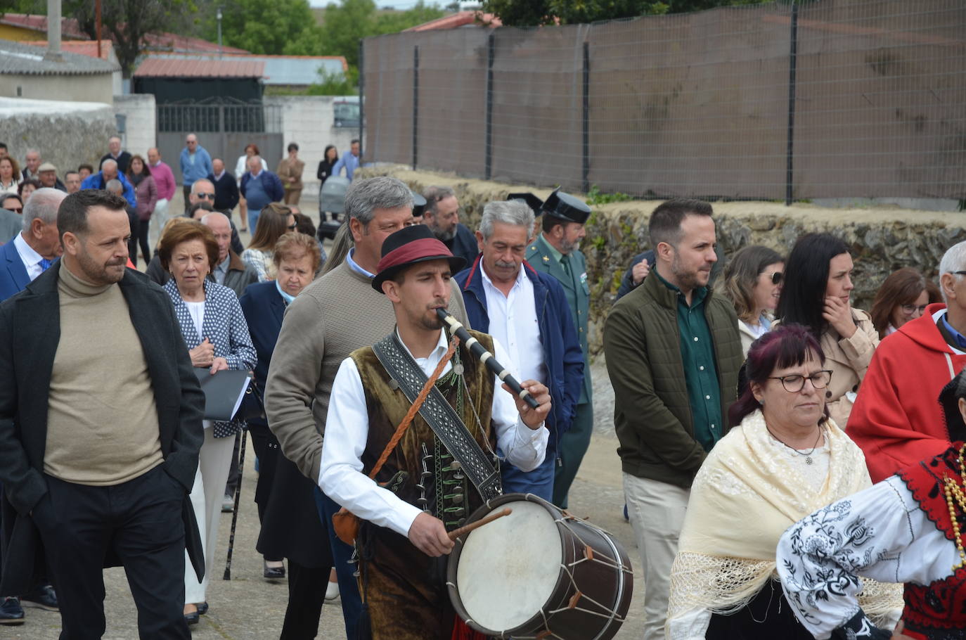 La Santa Cruz embriaga de júbilo Saelices el Chico