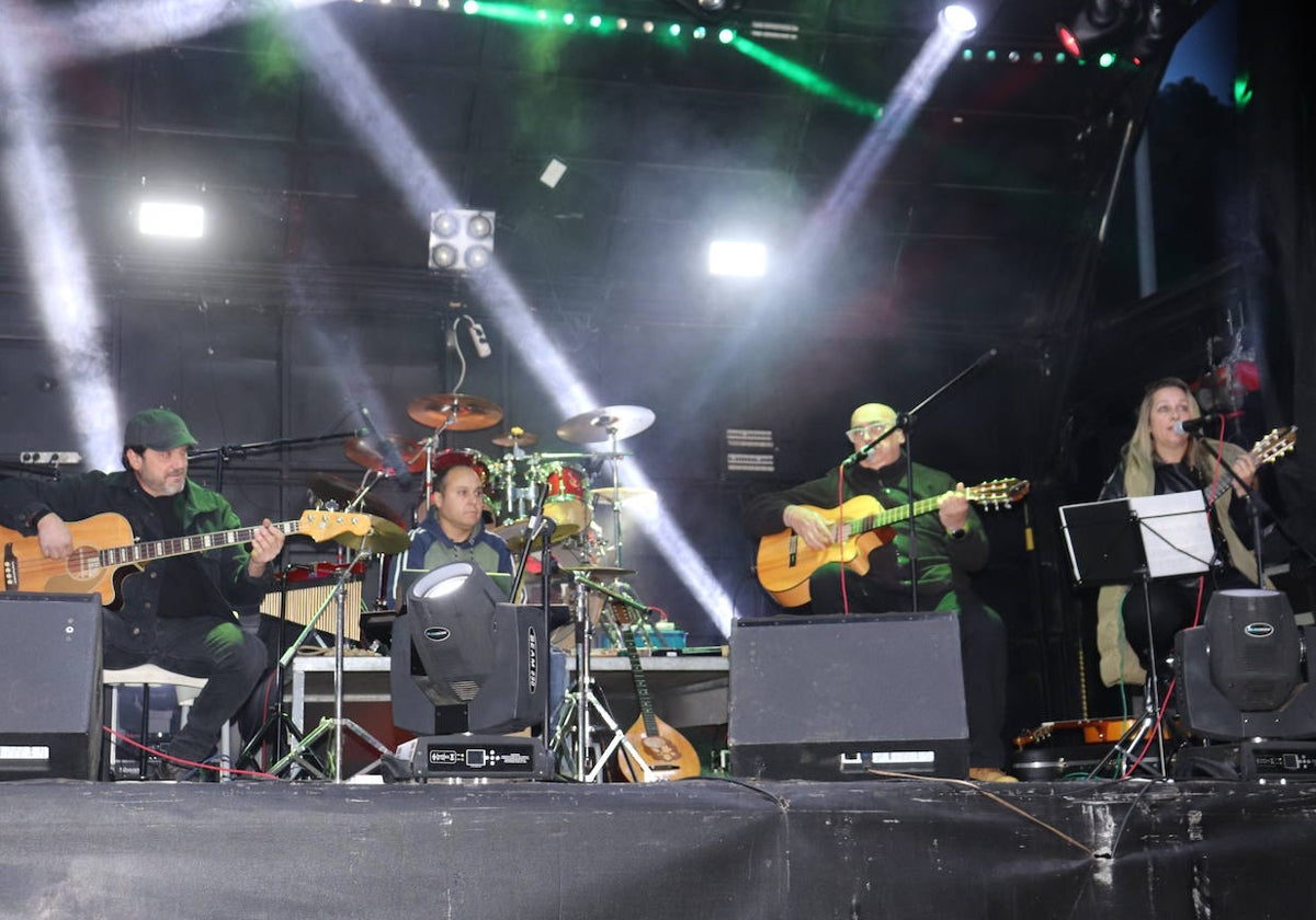 La 28 Quartet Band abrió el festival «Tó y de Béjar» en la carpa instalada en el recinto ferial.