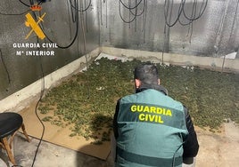 Un agente de la Guardia Civil en un momento de la operación 'Santgorjo'.