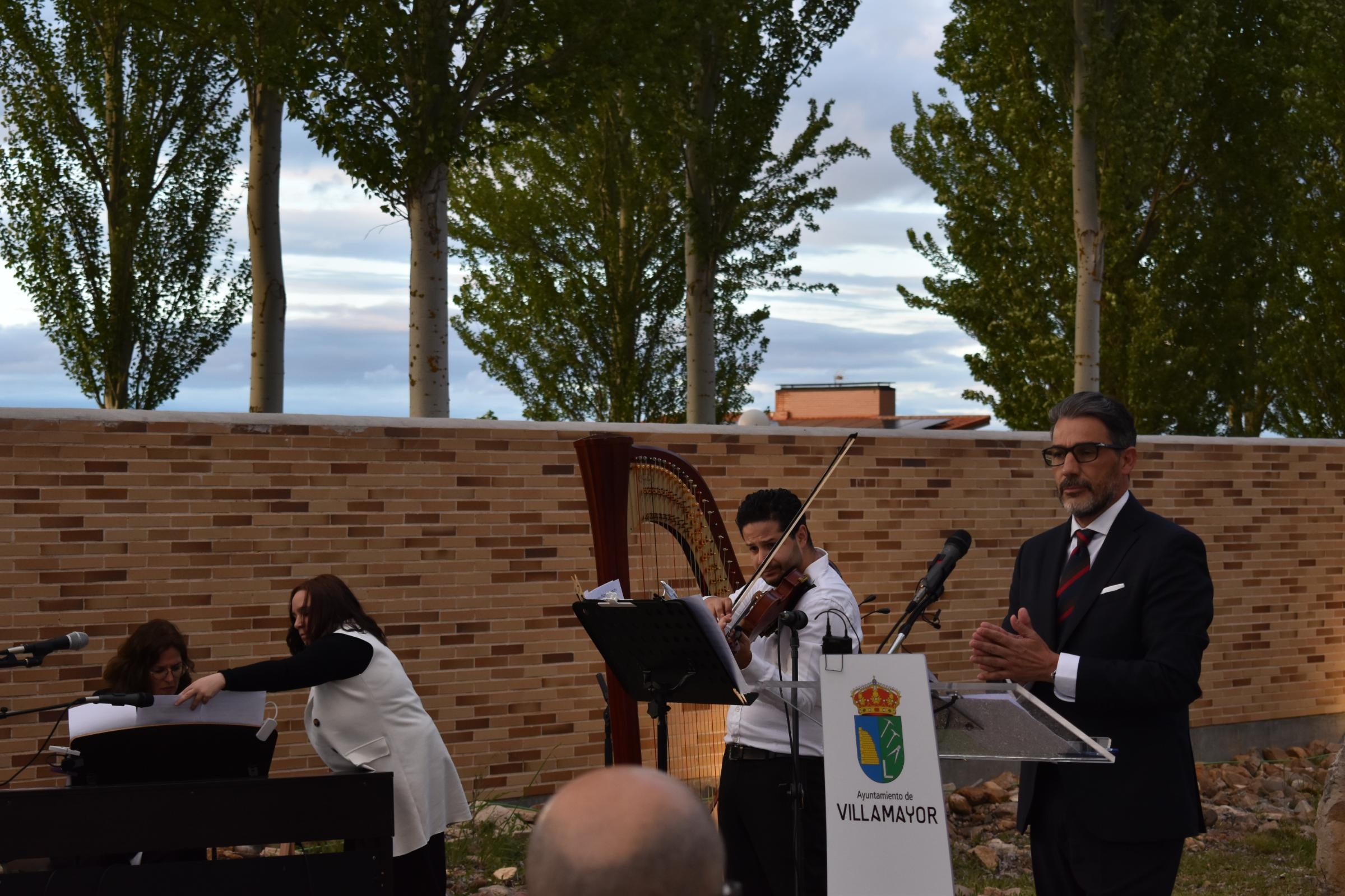 El primer alcalde de la democracia de Villamayor abre las fiestas en honor a la Virgen de los Remedios