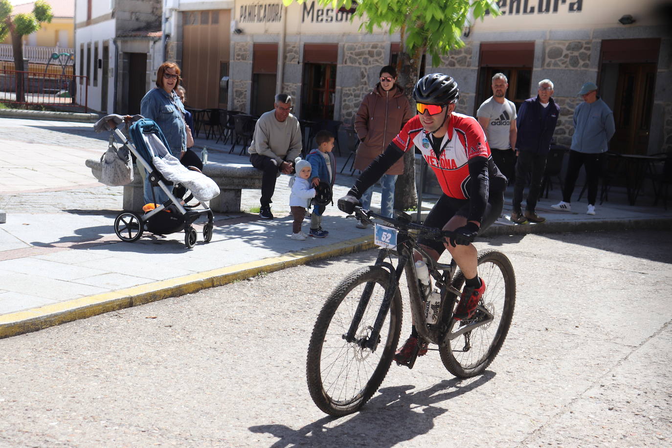 Doscientos corredores disfrutan del Desafío BTT de Fuentes de Béjar