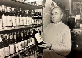 Francisco Dueñas, en su bodega en el año 1995.