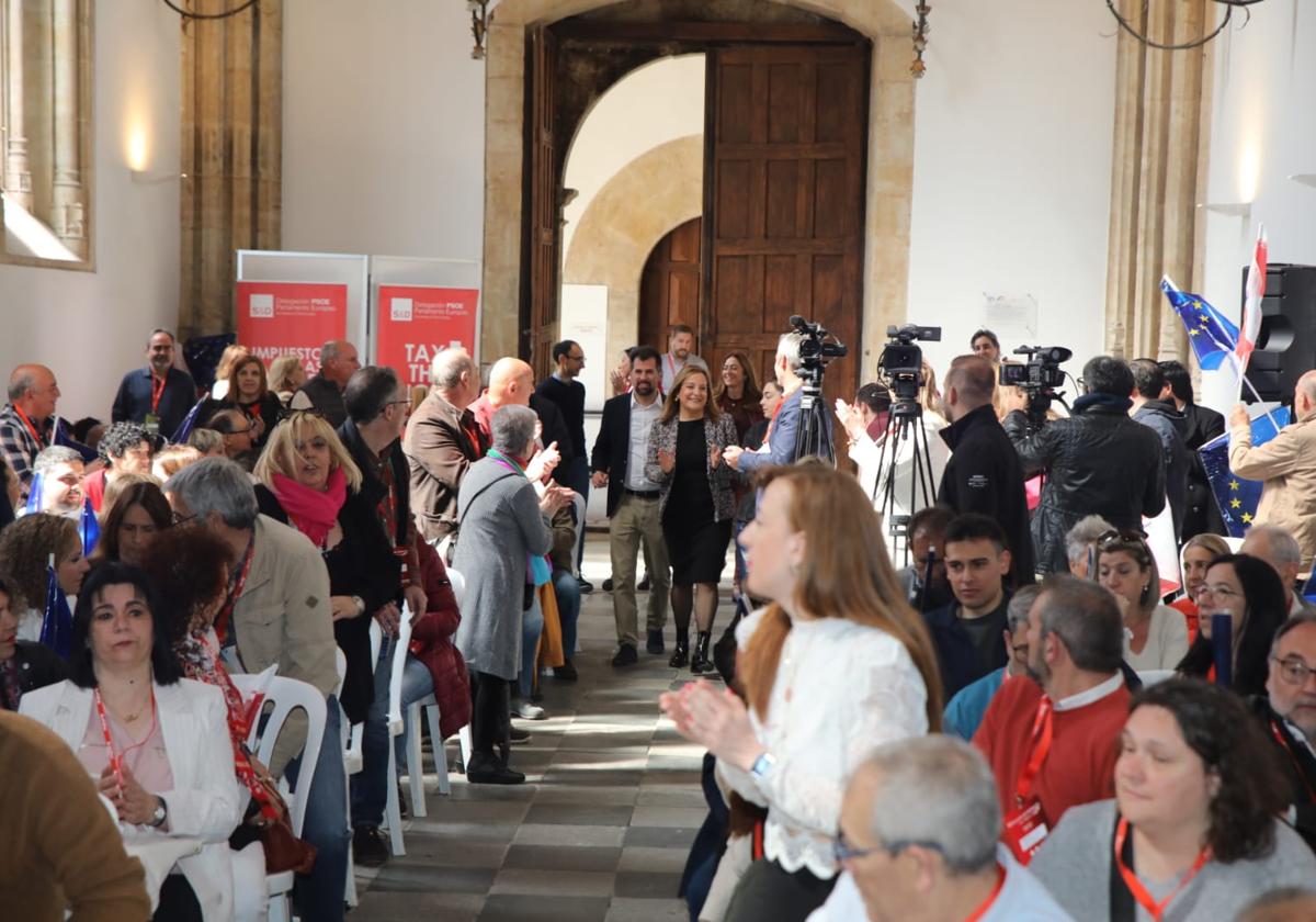 Tudanca entra con Iratxe García en la Escuela de Gobierno del PSOE en Salamanca.