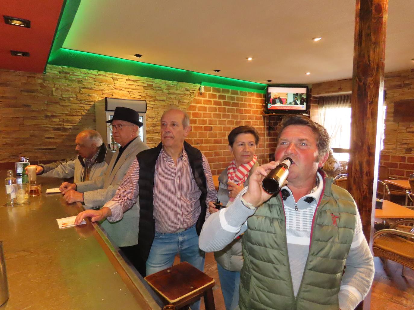 El buñuelo de bacalao con mahonesa de piparras triunfa en Macotera