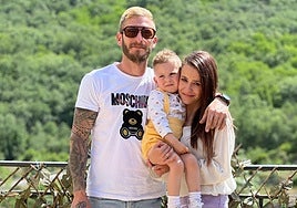 Alba Merino y su marido junto a su hijo Daniel.