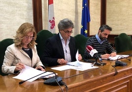 Purificación Pozo, Luis Francisco Martín y Javier Hernández, esta tarde en el Ayuntamiento de Béjar.