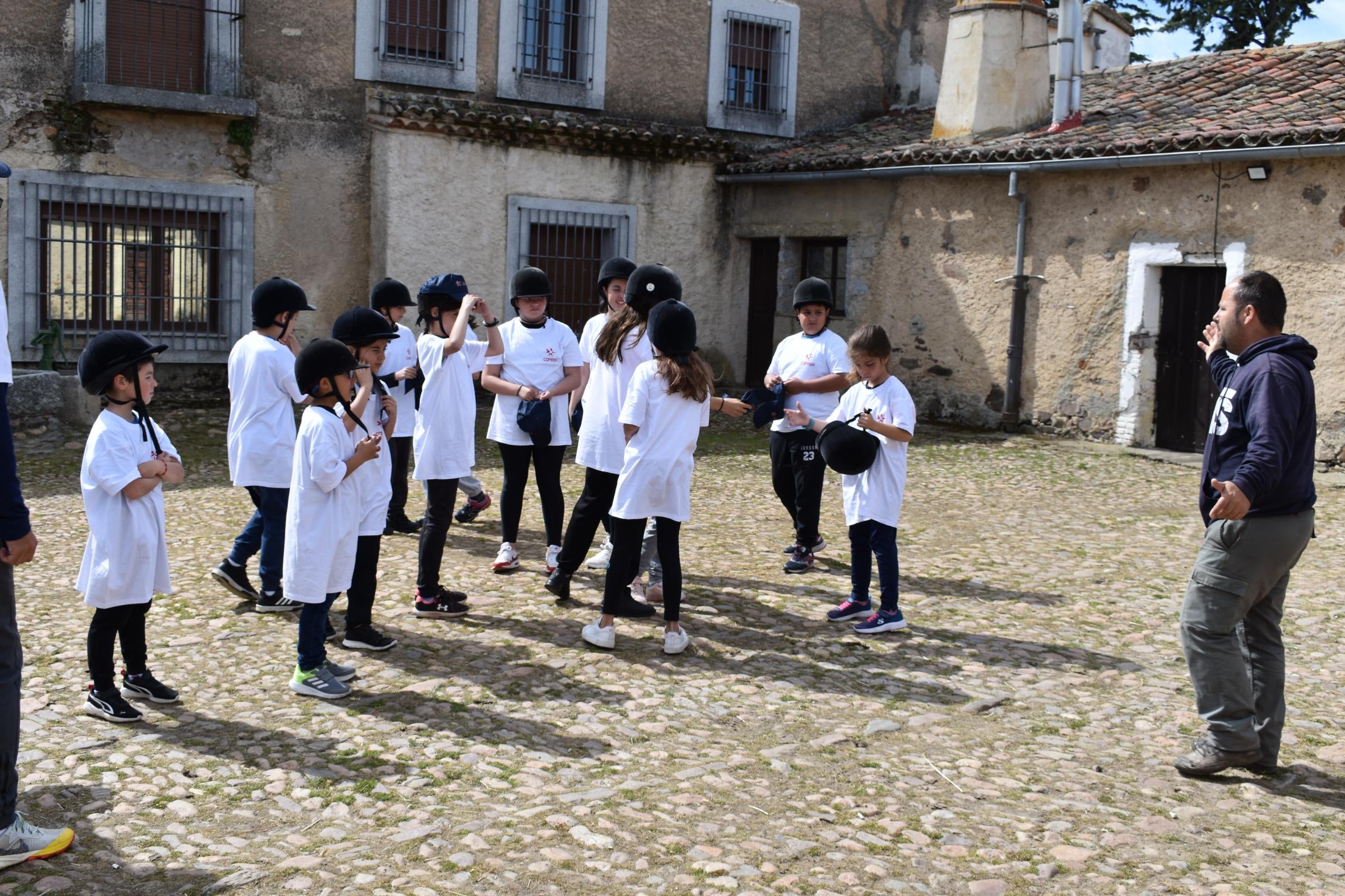 Así han disfrutado los ganadores del XI y XII Concurso de Dibujo Infantil de LA GACETA de su premio