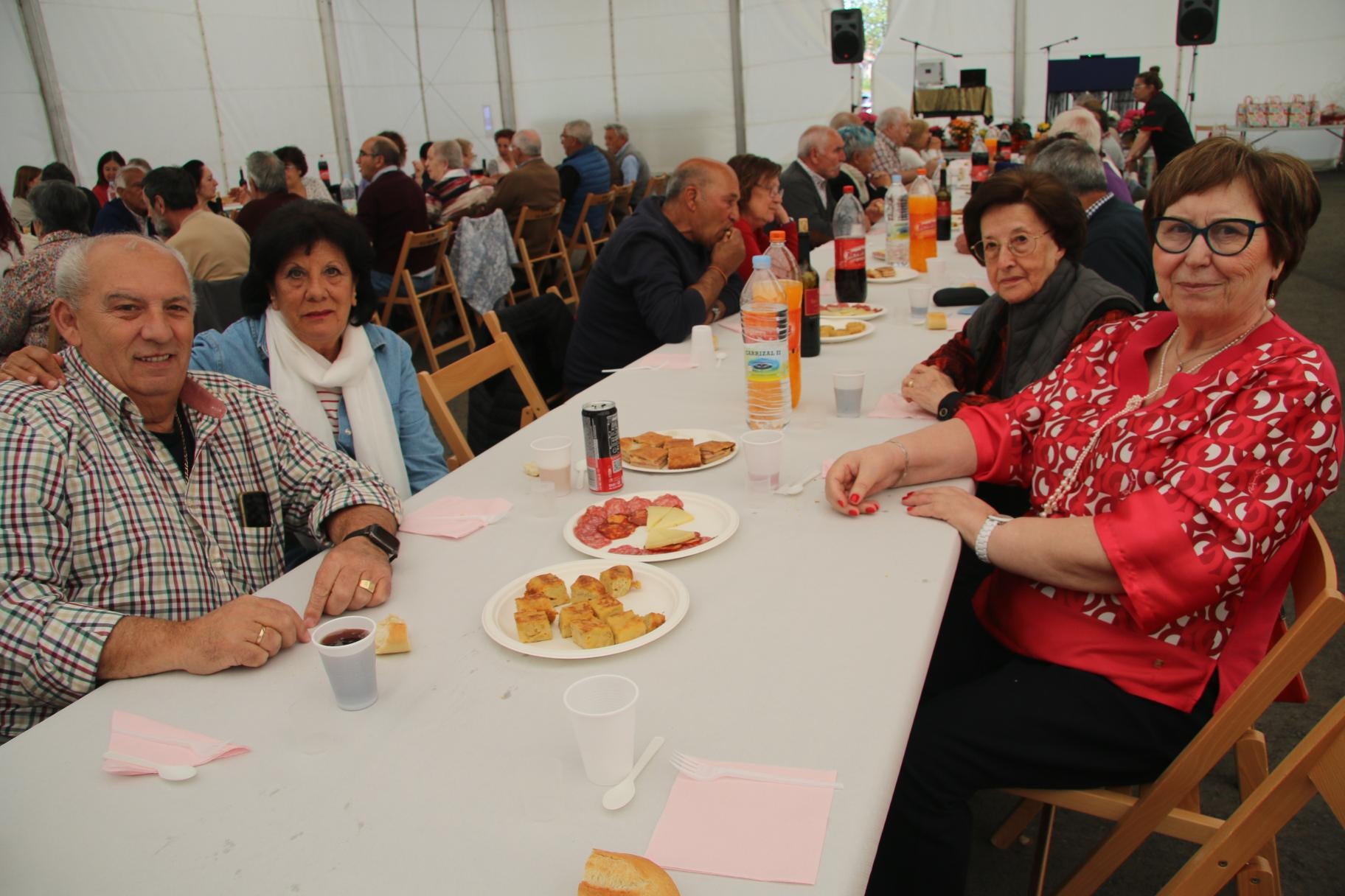 Los mayores de Villamayor de Armuña, unidos en una comida