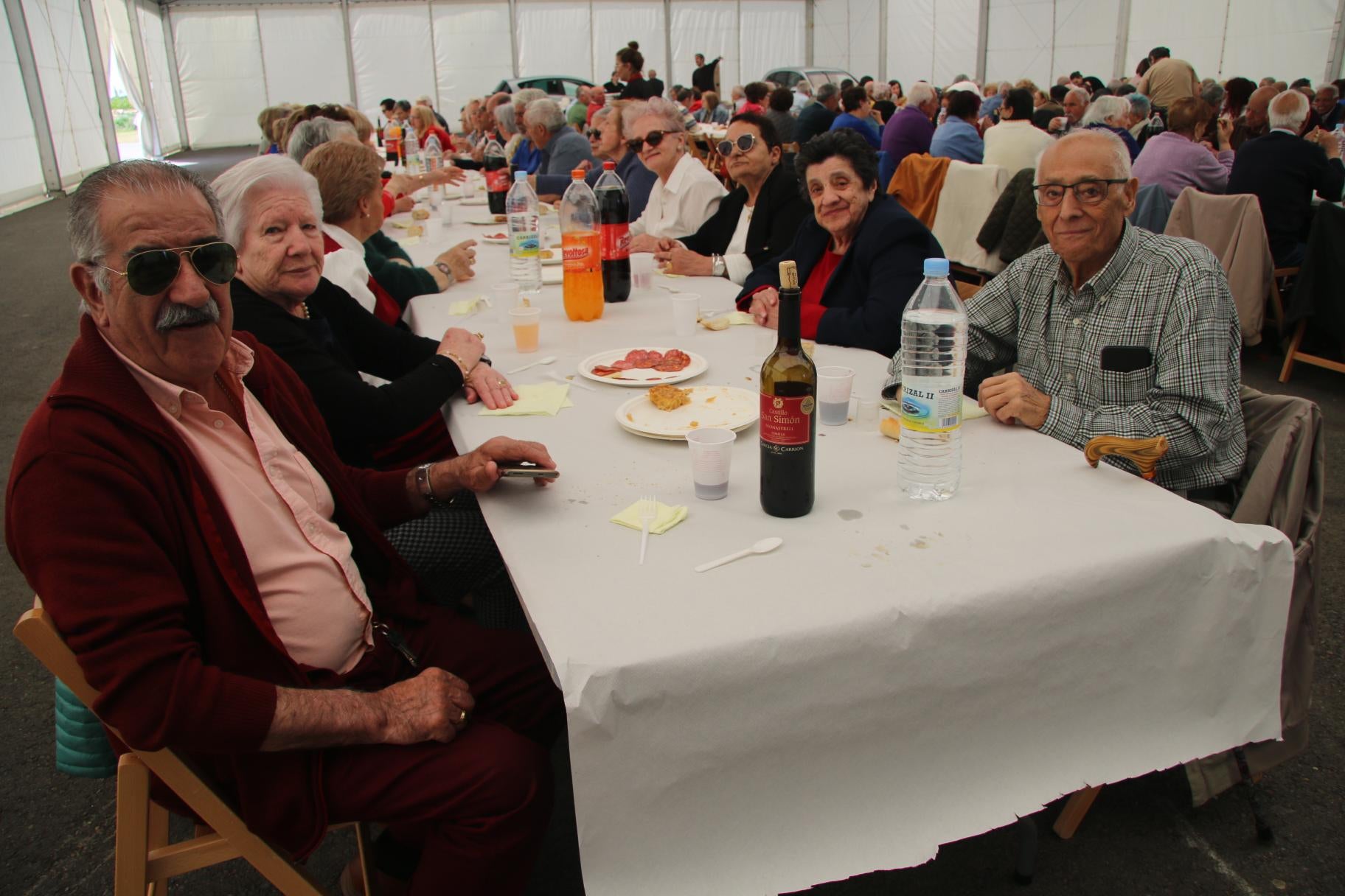 Los mayores de Villamayor de Armuña, unidos en una comida