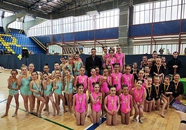 Imagen de participantes en los juegos escolares de rítmica en Béjar