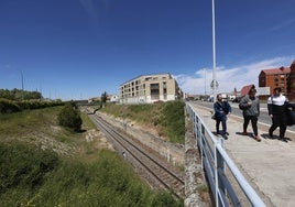 Puente sobre la vía Salamanca-Fuentes de Oñoro por el que discurre Saavedra y Fajardo