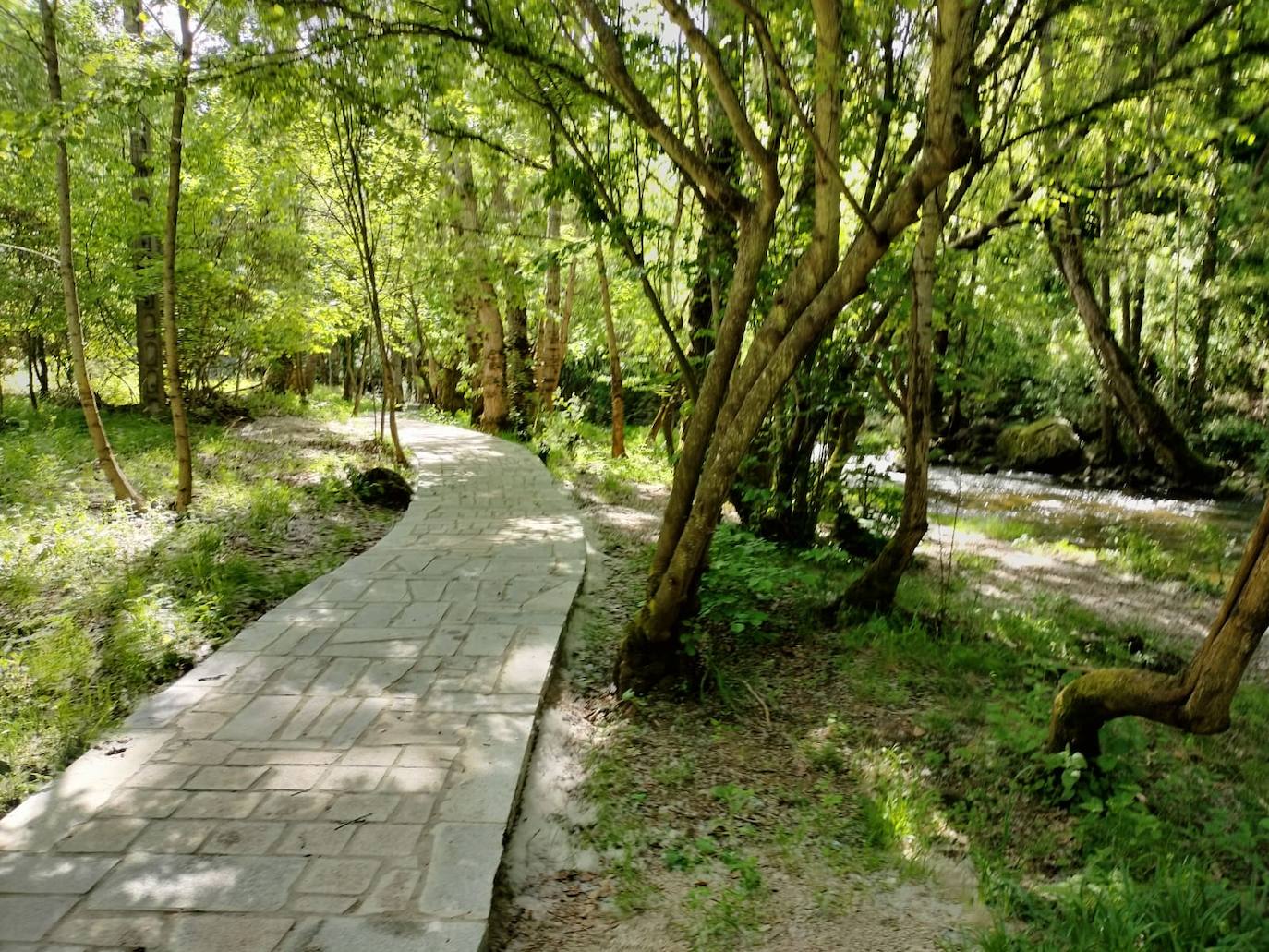 Béjar estrena otro tramo de paseo urbano por el río