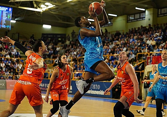 Perfumerías Avenida - Valencia Basket: resultado y resumen del primer partido de la final (48-67)