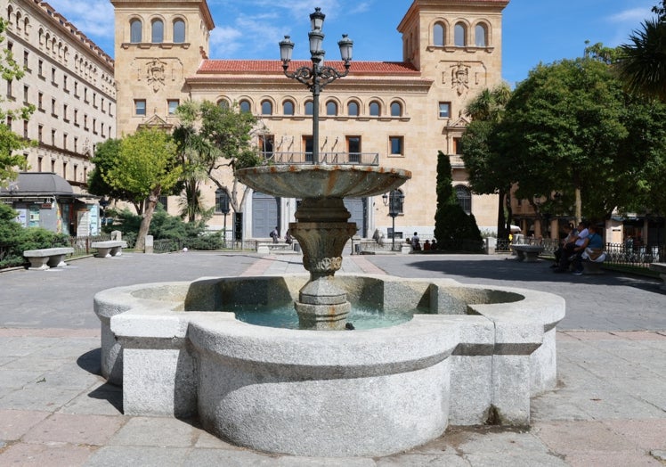 La fuente de la plaza de los Bandos actualmente.