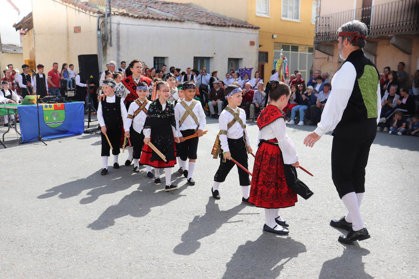 Jornada de tradición y danzas en Cespedosa de Tormes