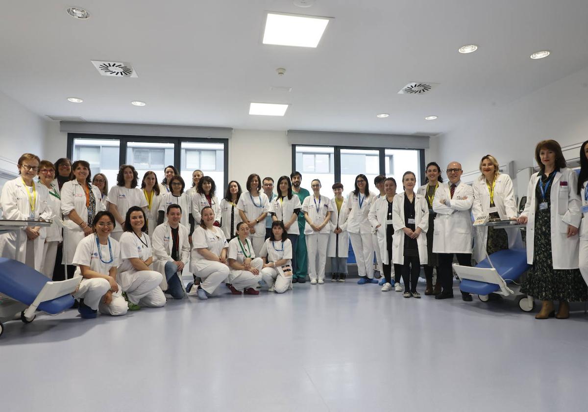 Representantes de las decenas de profesionales que trabajan en la Unidad de Ensayos Clínicos del Hospital de Salamanca.