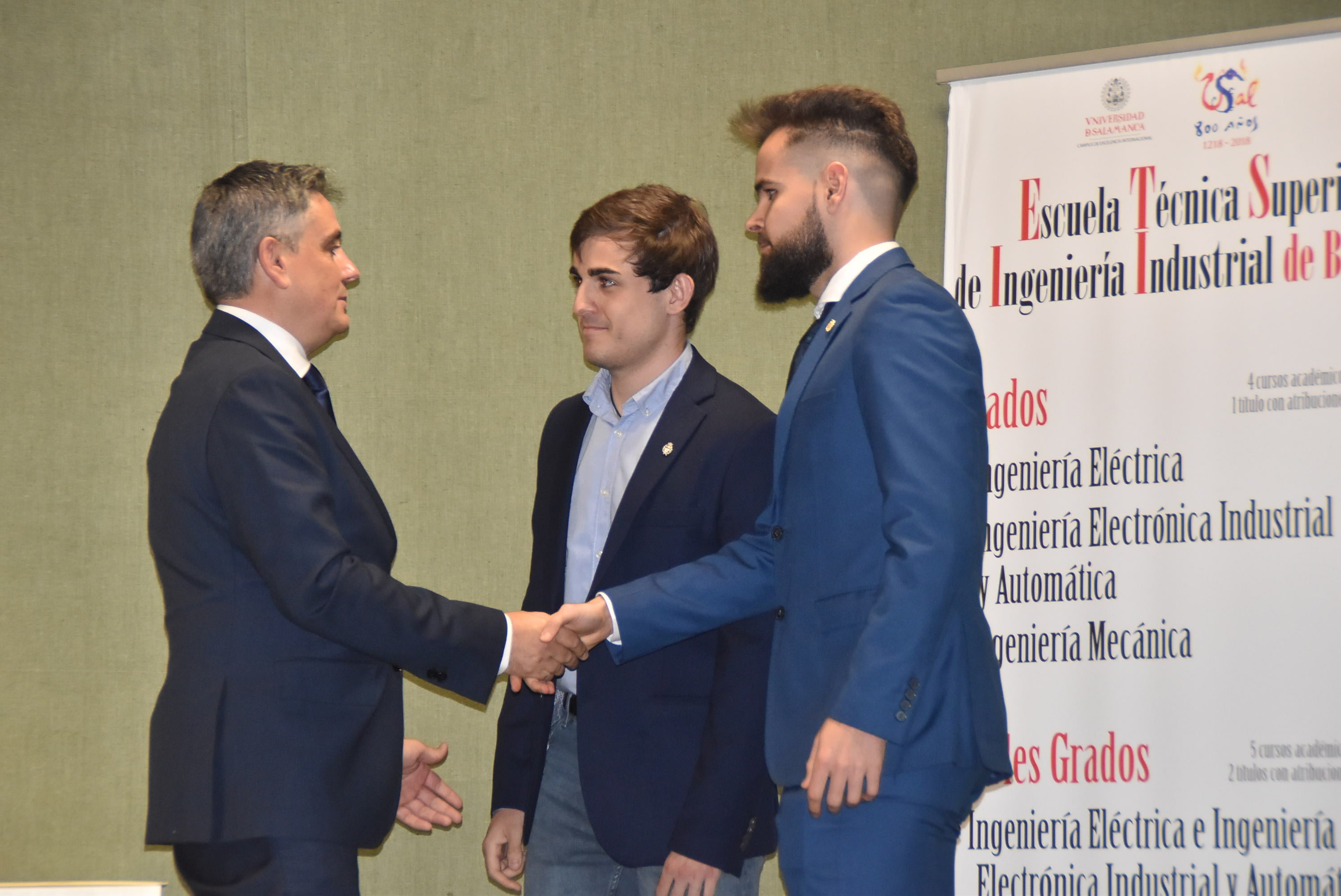 La Escuela de Ingenieros entrega las becas e insignias a 29 estudiantes