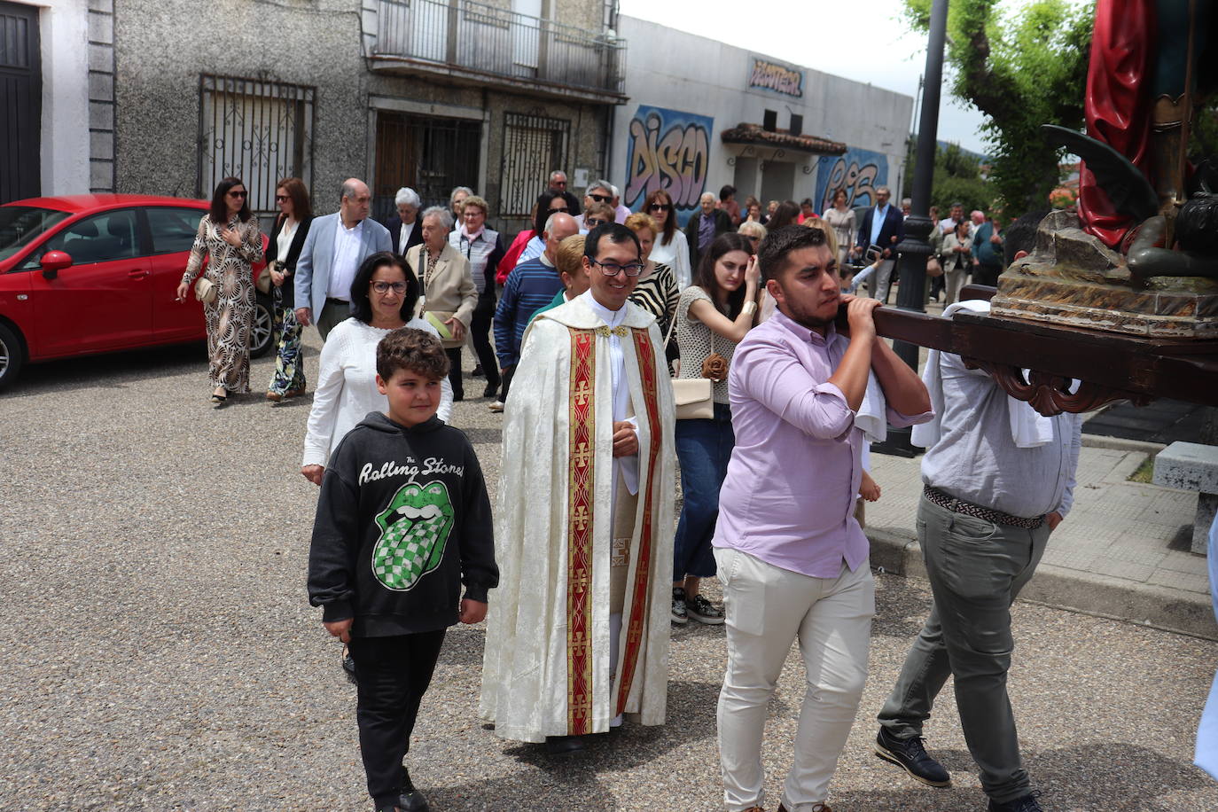 San Miguel de Valero honra al Arcángel en su día de fiesta