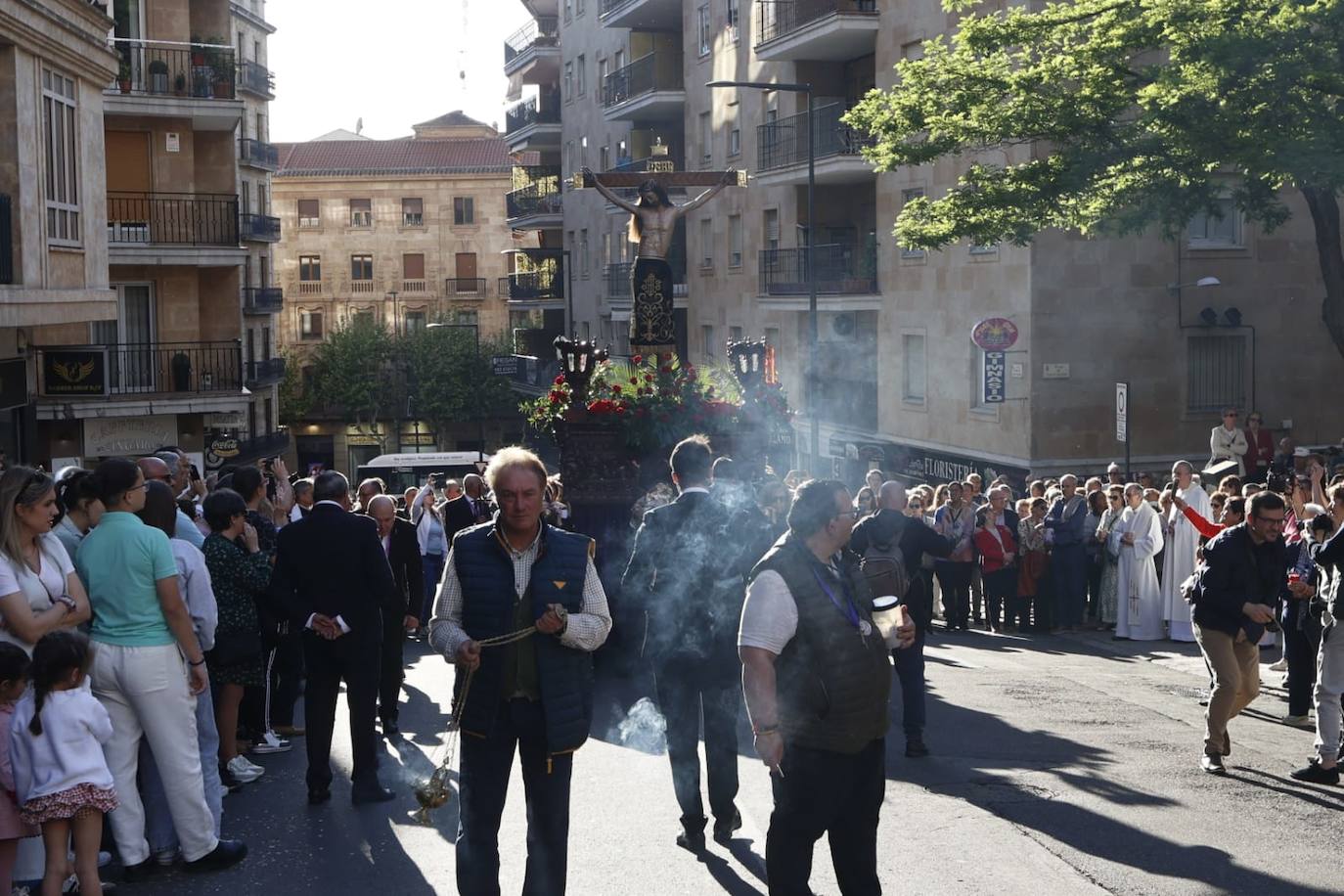 Multitudinaria procesión del Cristo de los Milagros