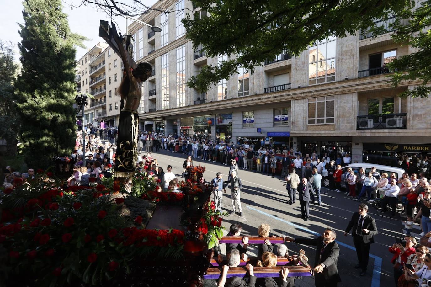 Multitudinaria procesión del Cristo de los Milagros