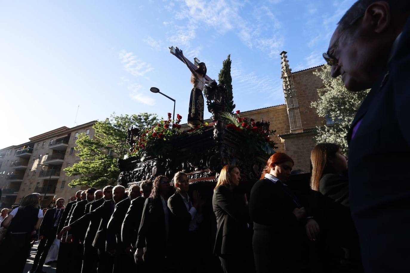 Multitudinaria procesión del Cristo de los Milagros