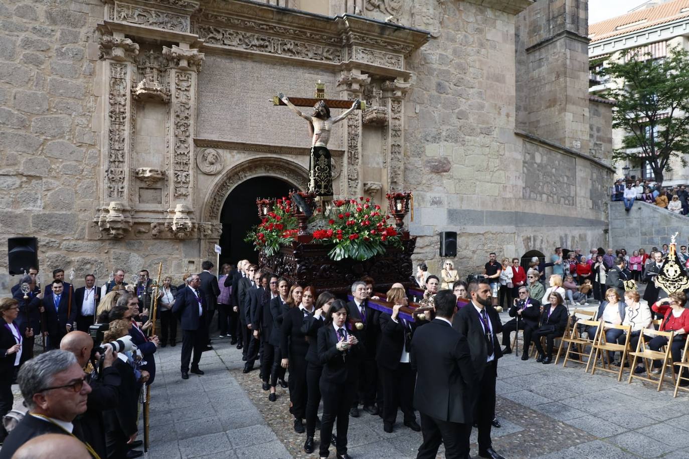 Multitudinaria procesión del Cristo de los Milagros